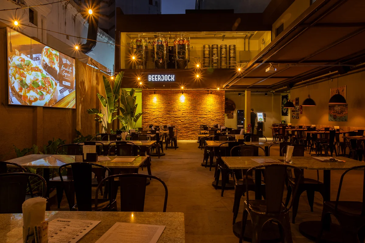 Ambiente interno do BeerDock Boa Viagem